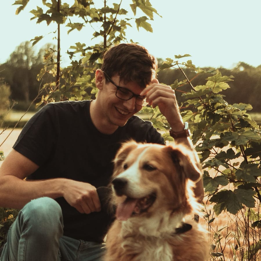 Ed, mede-oprichter van Kern Software, met zijn hond Bono.
